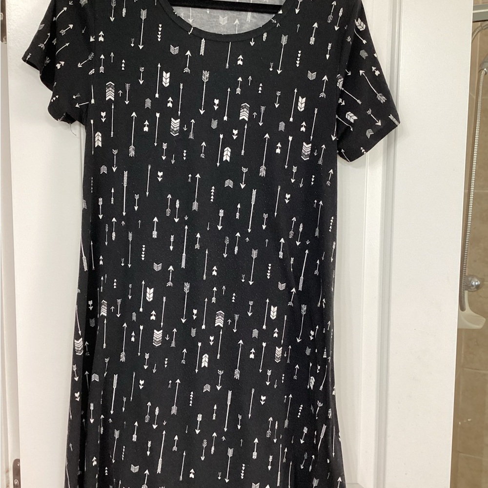 LuLaRoe Black and White Arrow Dress